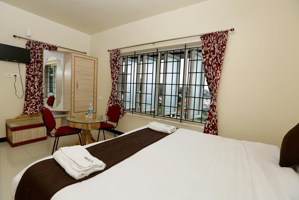 Hotel Al Woodlands Residency à Ooty Extérieur photo