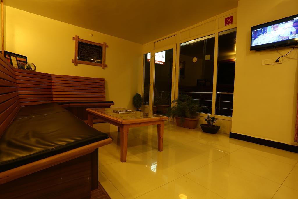 Hotel Al Woodlands Residency à Ooty Extérieur photo