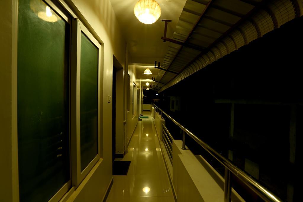Hotel Al Woodlands Residency à Ooty Extérieur photo