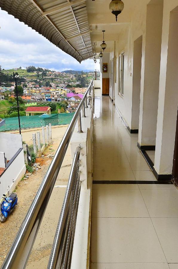 Hotel Al Woodlands Residency à Ooty Extérieur photo